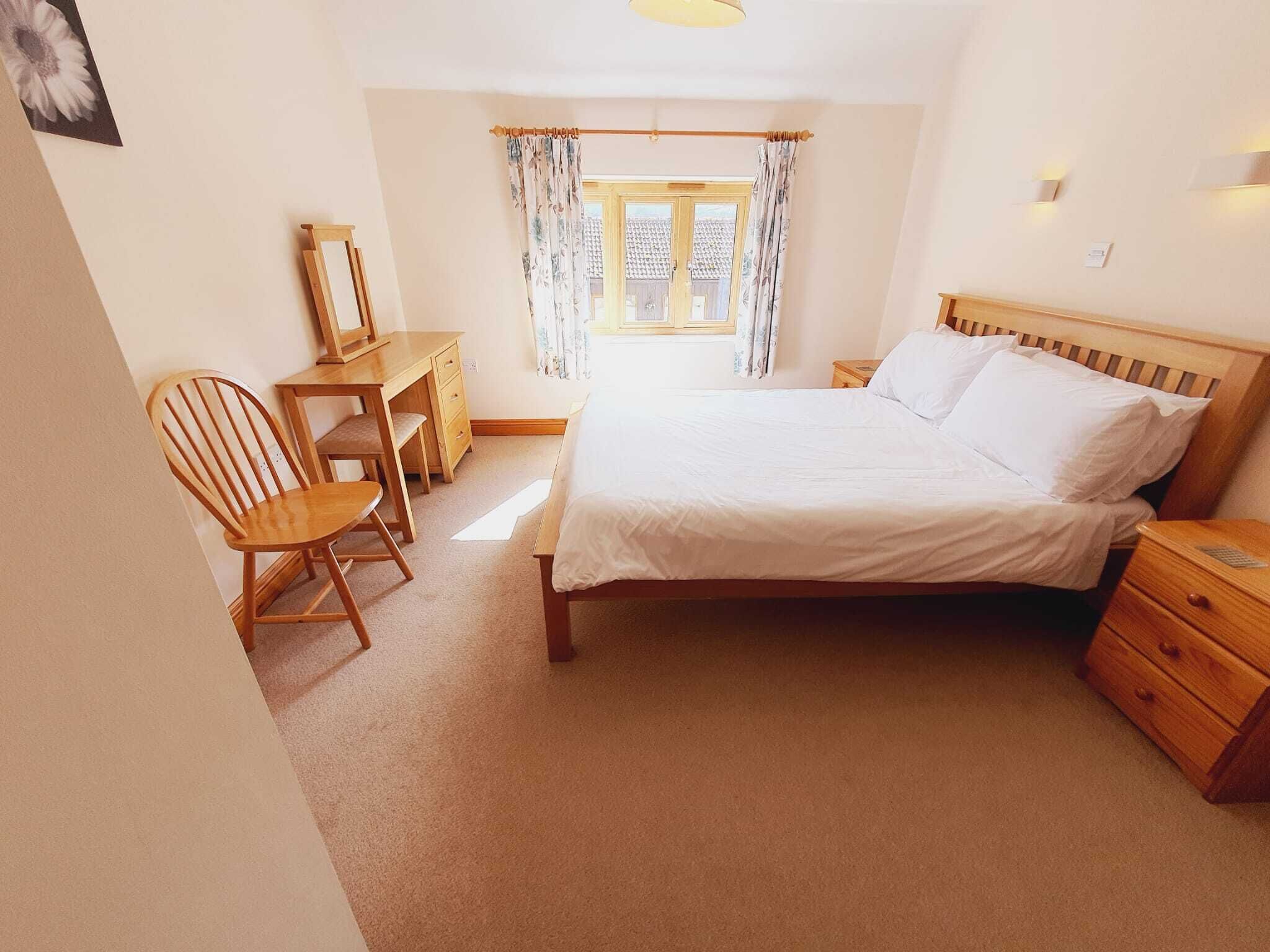 Picturesque Rural Cottage with Private Hot Tub in Dorset