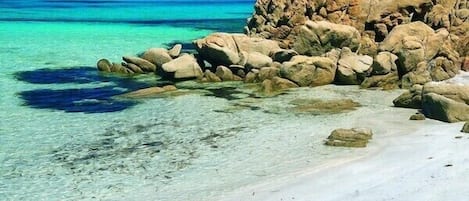 Una spiaggia nelle vicinanze, teli da spiaggia