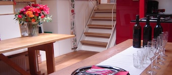 Suitable for families and groups of 6 to 12 people