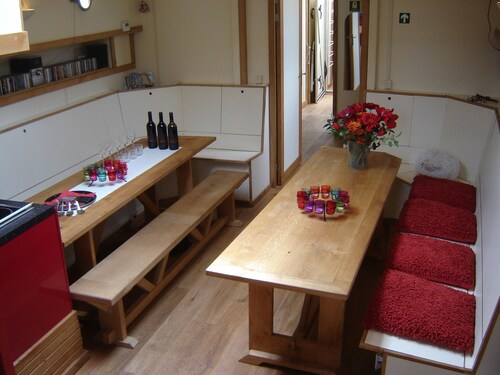 Suitable for families and groups of 6 to 12 people