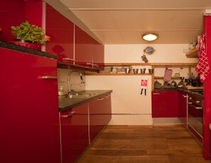 Réfrigérateur, four, plaque de cuisson, lave-vaisselle