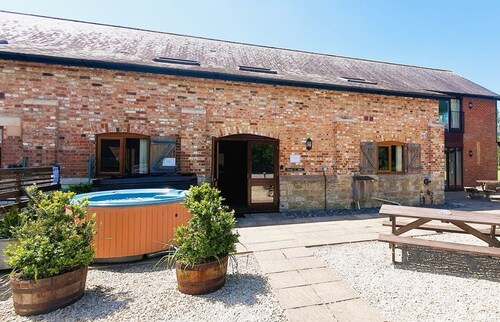 Luxury barn conversion sleeping 16 with hot tub and ensuite bedrooms