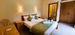 5 bedrooms, iron/ironing board, free WiFi, bed sheets - Luxury barn conversion sleeping 16 with hot tub and ensuite bedrooms (Woolland Blandford Forum)