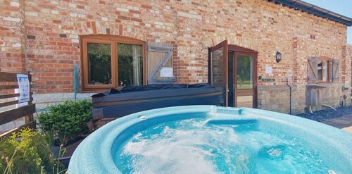 Luxury barn conversion sleeping 16 with hot tub and ensuite bedrooms