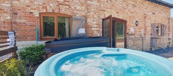 Luxury barn conversion sleeping 16 with hot tub and ensuite bedrooms