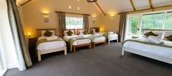 Victoria & Albert -sviitti, sisäuima-allas, vuodepaikkoja 14