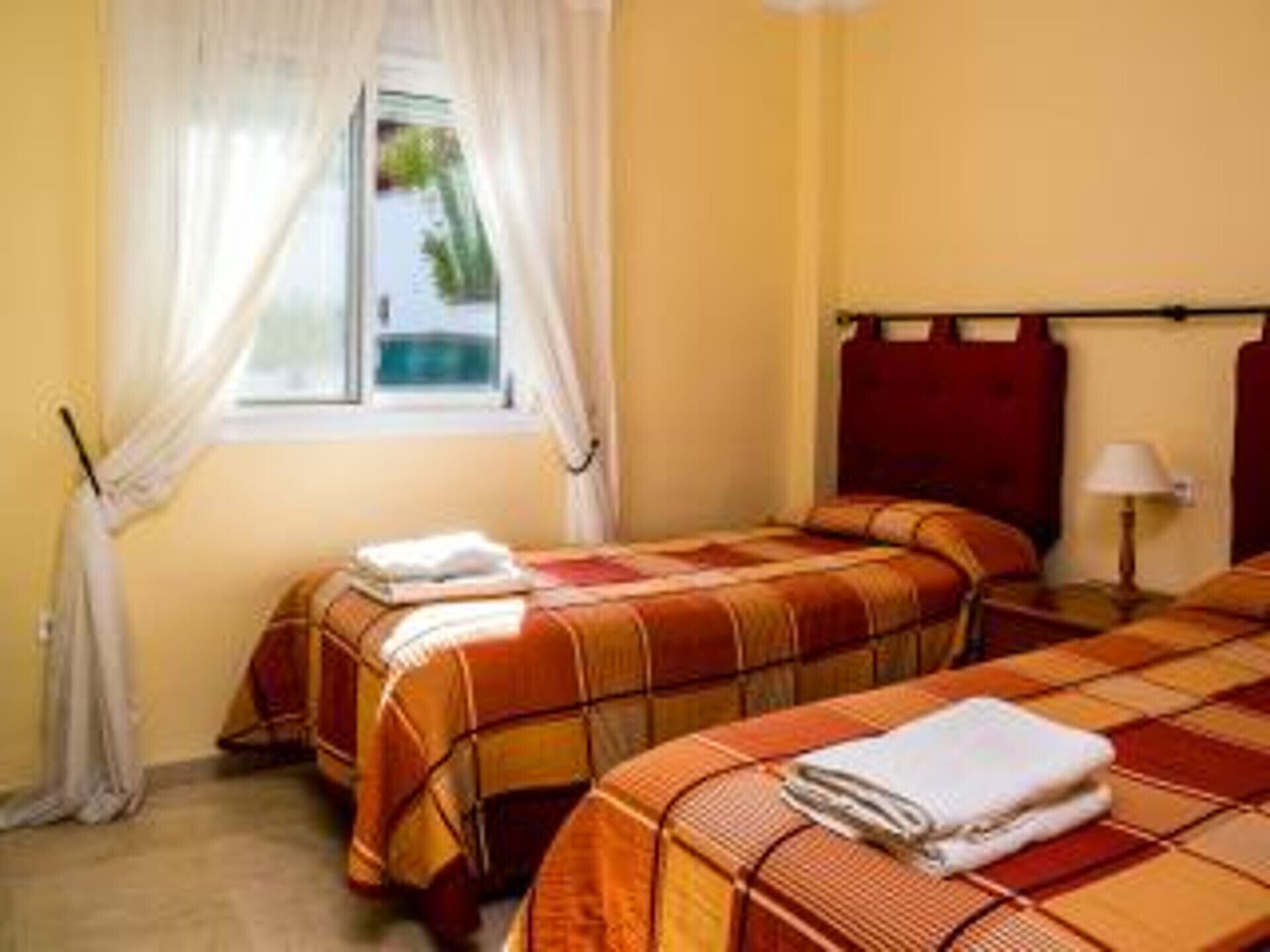 3 bedrooms, in-room safe, desk, iron/ironing board