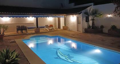 Villa de lujo @ Alhaurin Golf nr Mijas, piscina climatizada privada, wifi, aire acondicionado, vistas fabulosas