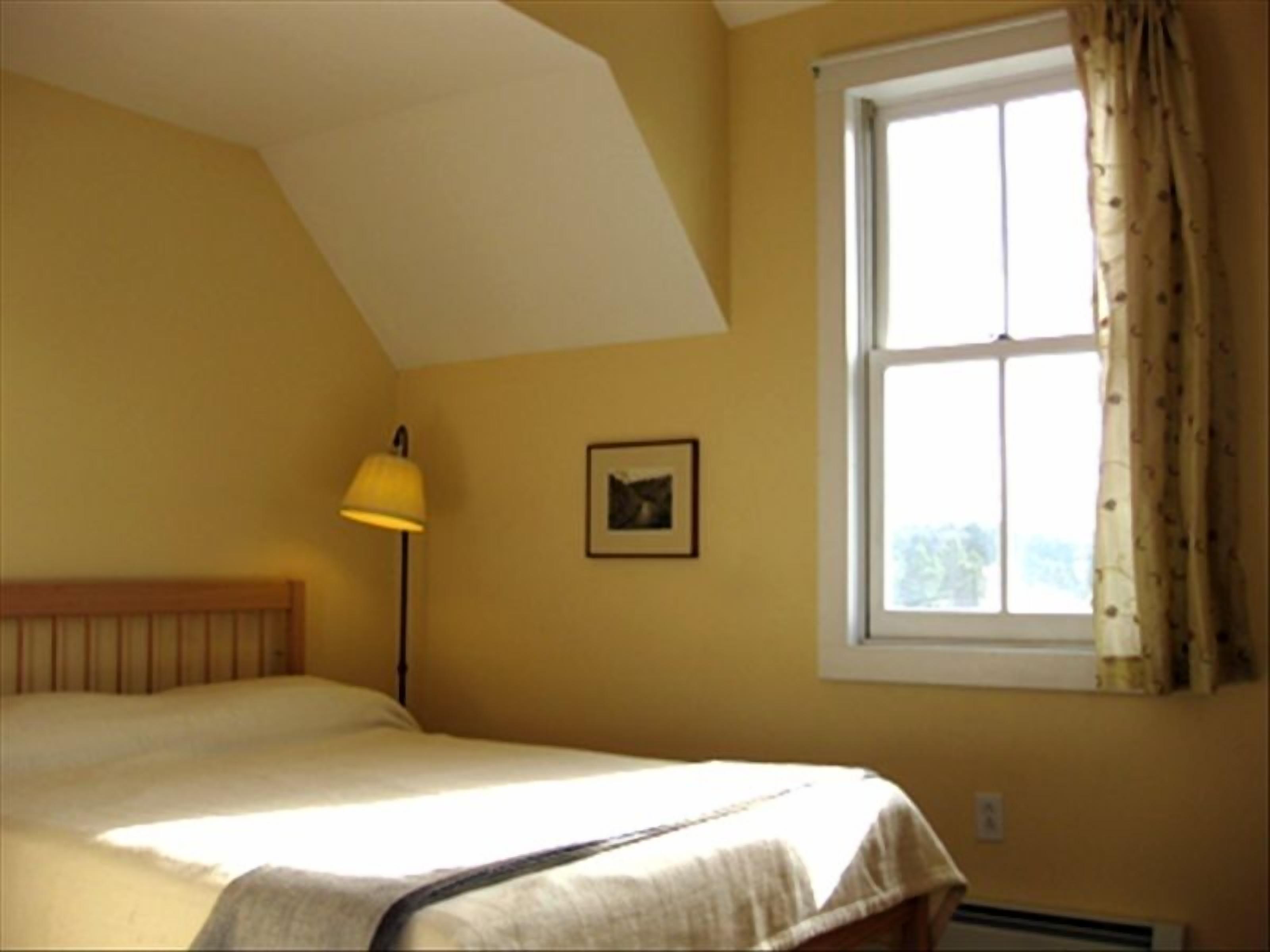 Cove-side Meadow House - Waterfront Views