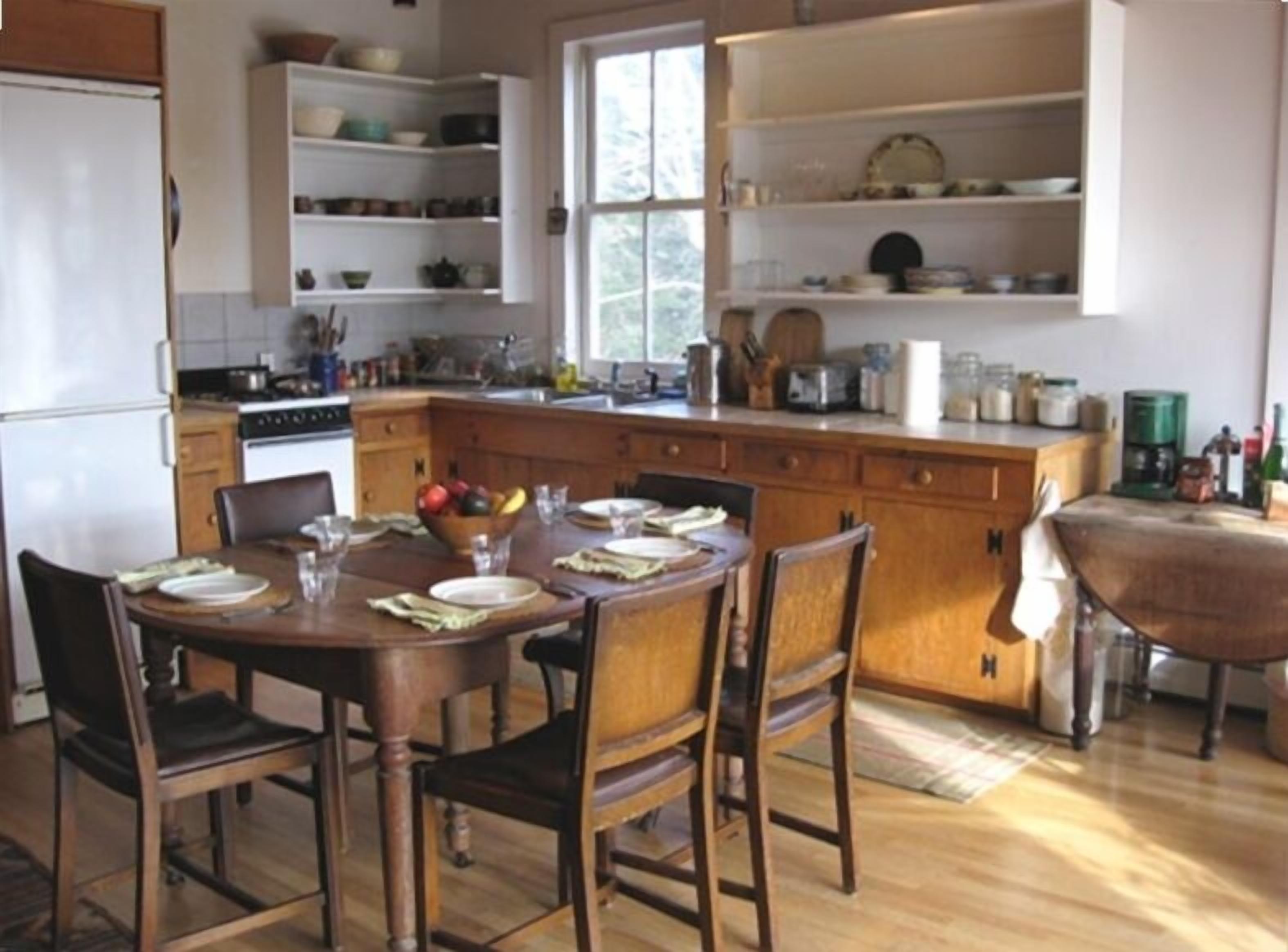 Cove-side Meadow House - Waterfront Views