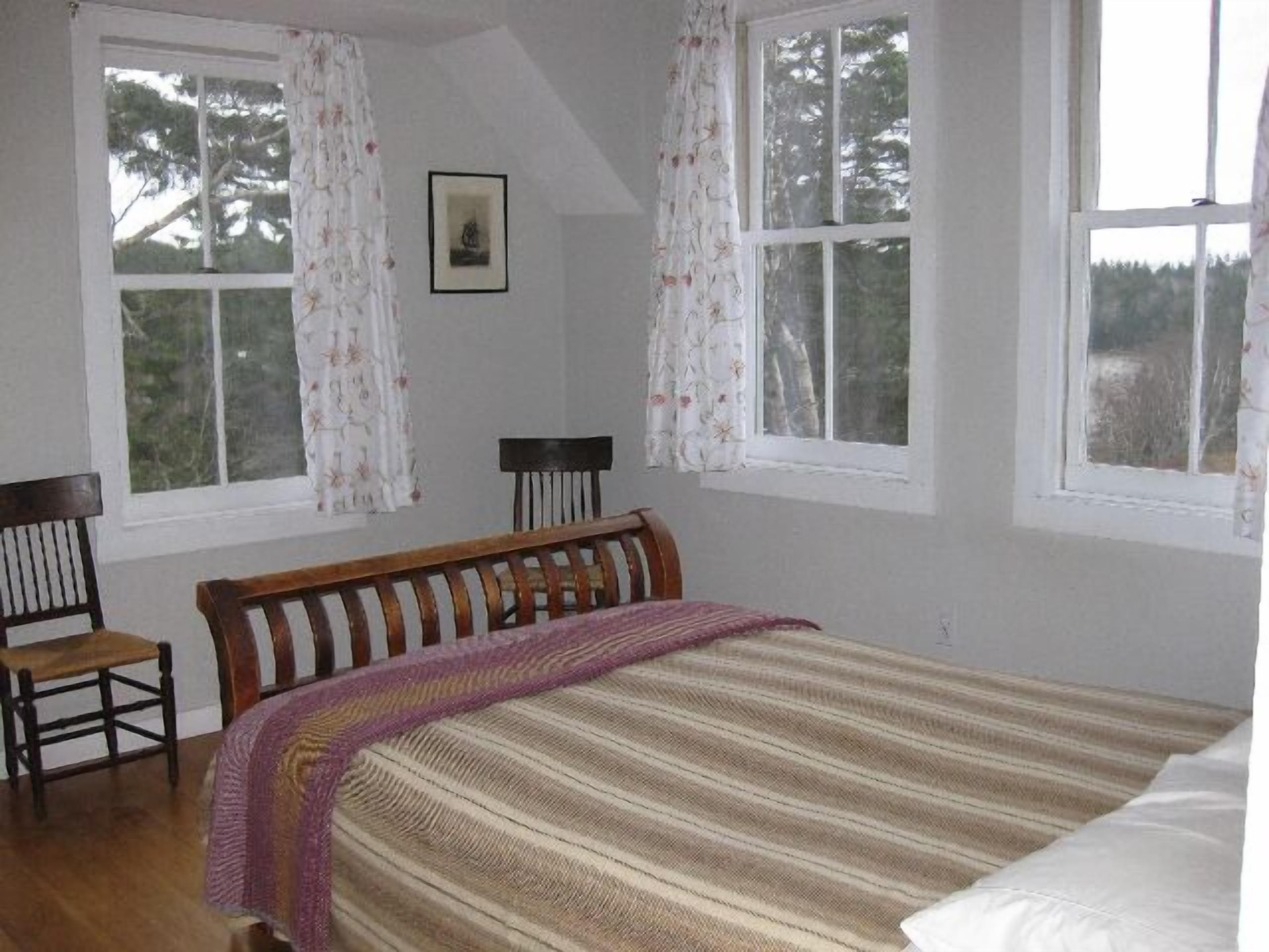 Cove-side Meadow House - Waterfront Views