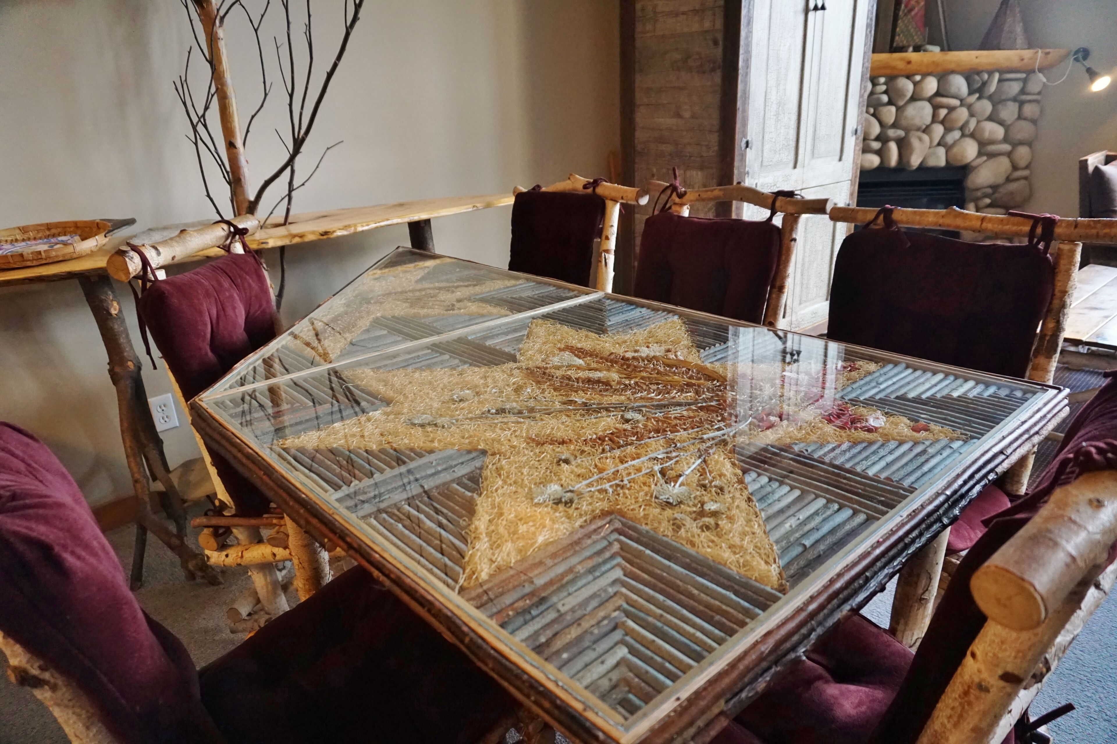 2BR: Views galore, WALLS OF GLASS, artistic decor, rooftop hot tub, wifi