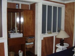 4 bedrooms, iron/ironing board, free WiFi