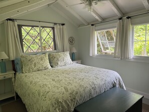 2 bedrooms, desk, iron/ironing board, travel cot