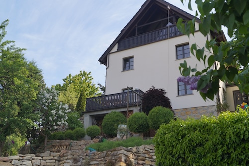Liebevoll eingerichtete Ferienwohnung mit sonnigem, ruhigen Balkon zum Lavendel