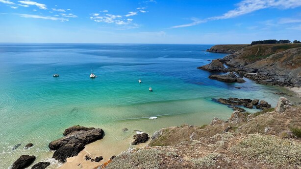 A coastal landscape with clear turquoise waters, rocky shorelines, and a few boats anchored in the distance. - House / Villa - Le Palais (Bangor)