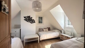 3 bedrooms, iron/ironing board, travel cot, free WiFi