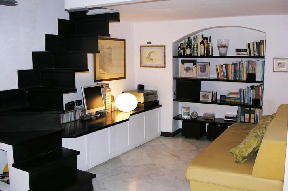 Loft in San Lorenzo, two minutes from the Acquario; optional parking