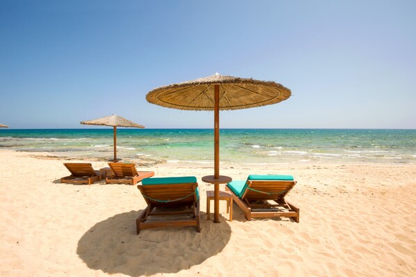 Beach nearby, beach towels - Luxury 4 bedroom beach side detached villa, private swimming pool, Ayia thekla (Ayia Thekla)