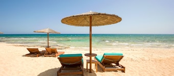 Luxury 4 bedroom beach side detached villa, private swimming pool, Ayia thekla