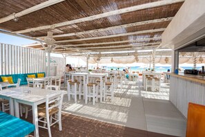 Outdoor dining - Luxury 4 bedroom beach side detached villa, private swimming pool, Ayia thekla (Ayia Thekla)