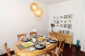 Dining - Ground floor spacious apartment near the old town of Funchal (Funchal)
