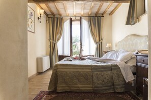 14 chambres, Internet, draps fournis