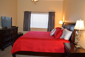 3 bedrooms, in-room safe, desk, iron/ironing board