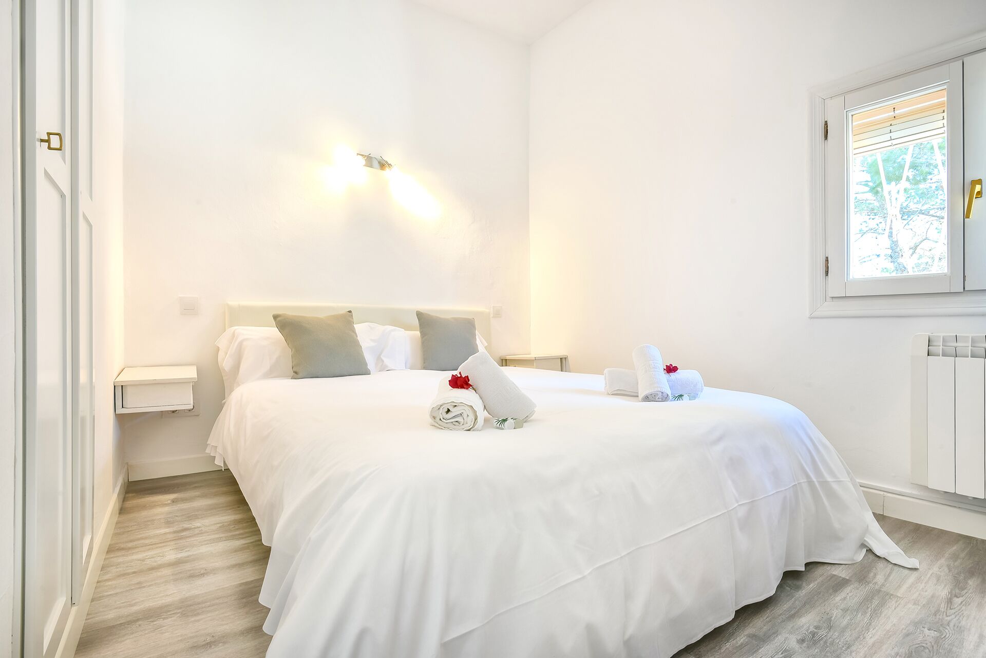 2 室のベッドルーム、アイロン / アイロン台、WiFi (無料)、ベッドシーツ