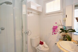 Bathtub, hair dryer, towels, soap - PEREFECT! ONLY 300mts from BEACHES AND MORAIRA TOWN CENTRE (Teulada)