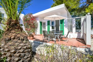 Outdoor dining - PEREFECT! ONLY 300mts from BEACHES AND MORAIRA TOWN CENTRE (Teulada)