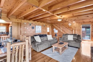 Smart TV, fireplace - Almost Perfect: Extra Spacious Layout - New Hot Tub - Overlooks Dollywood (Sevierville)