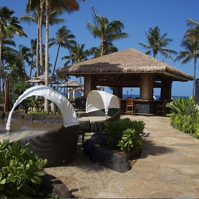 5-star. Rave reviews. Stunning lanai. Ocean & mountain views. Newly refurnished 