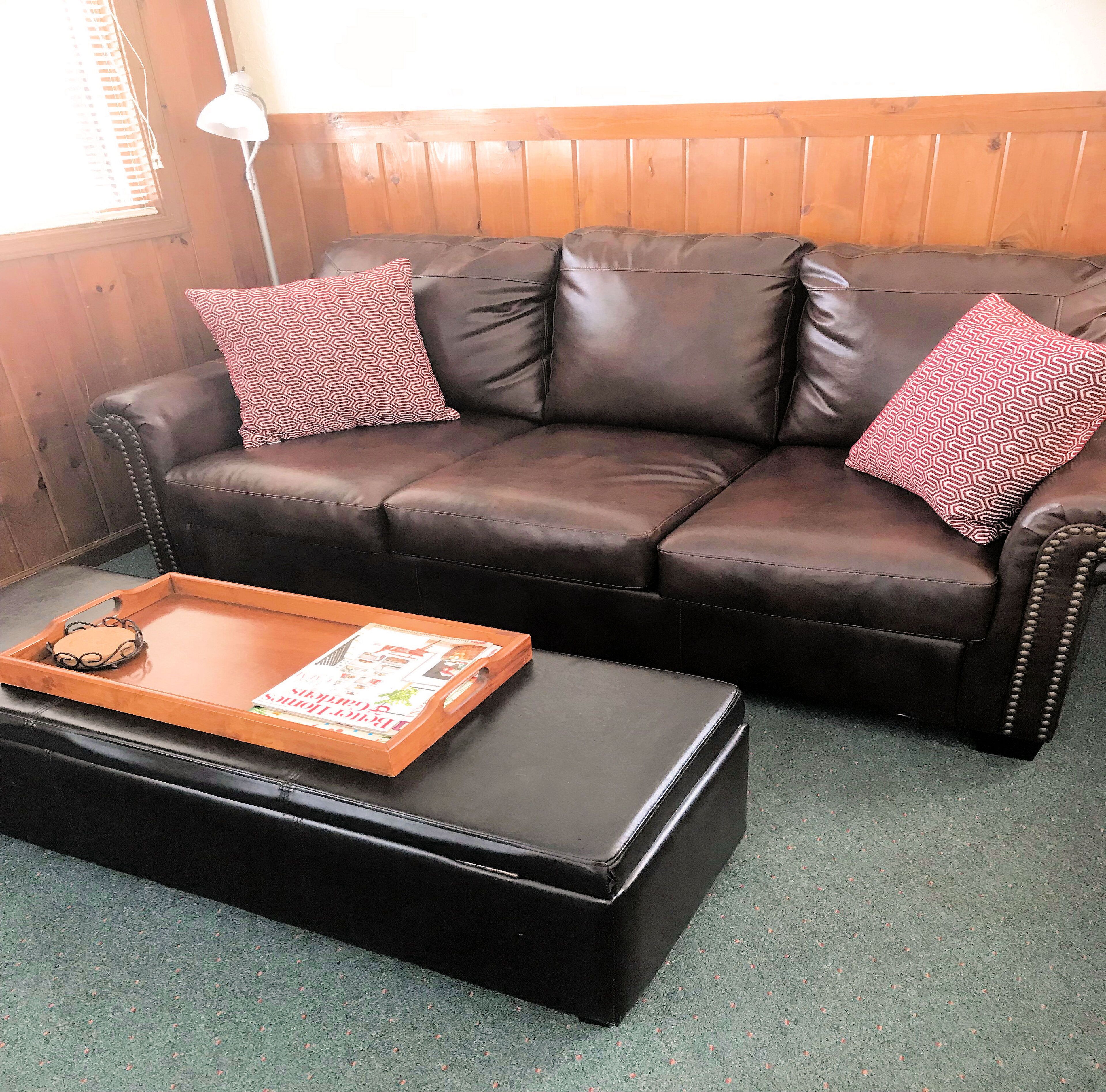 Lake Front Studio Cabin on Clear Lake!  Great View & Deck