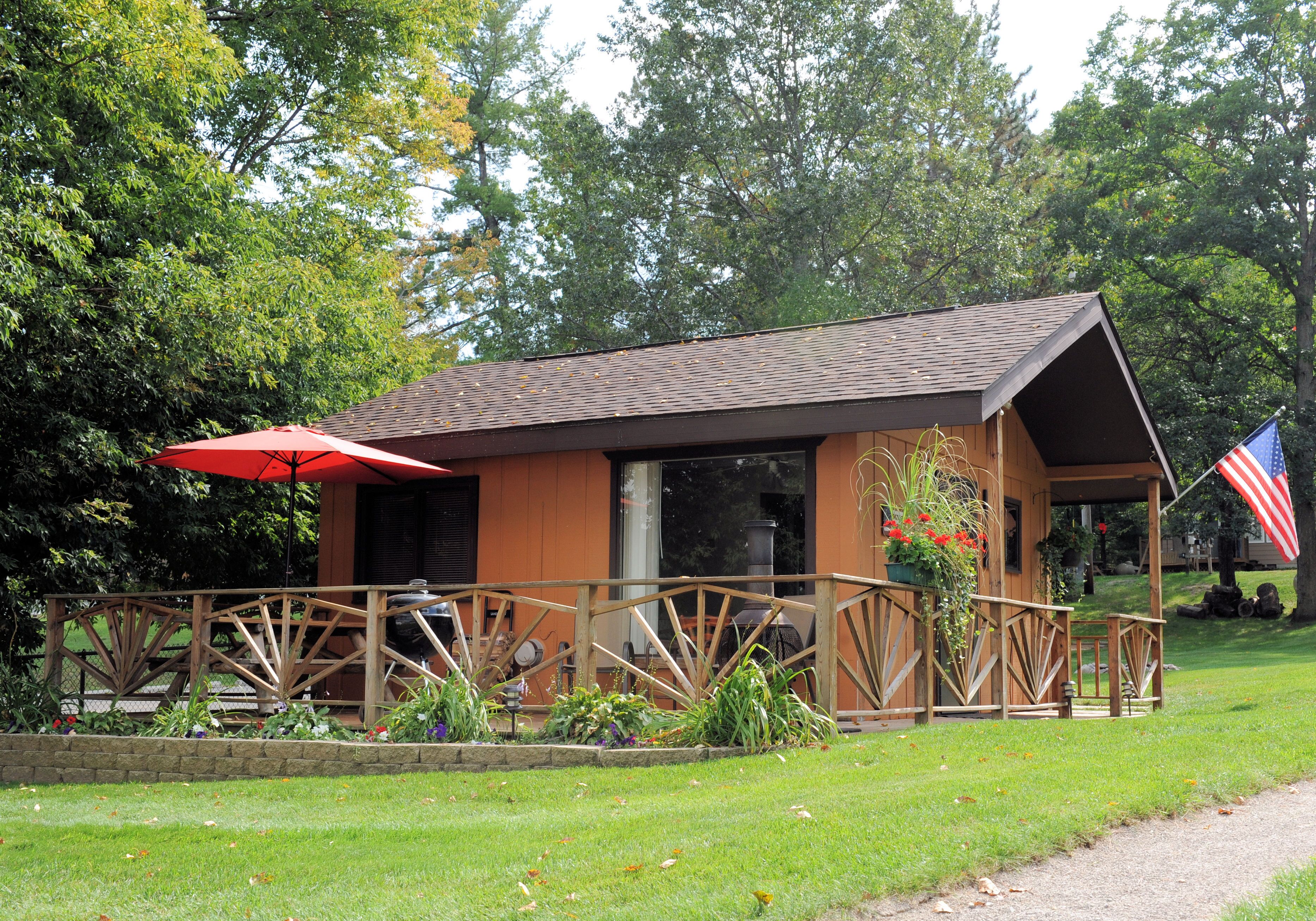 Lake Front Studio Cabin on Clear Lake!  Great View & Deck
