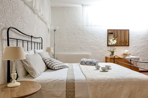 3 bedrooms, iron/ironing board, travel cot, WiFi