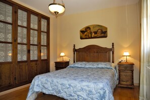 4 bedrooms, in-room safe, iron/ironing board, WiFi