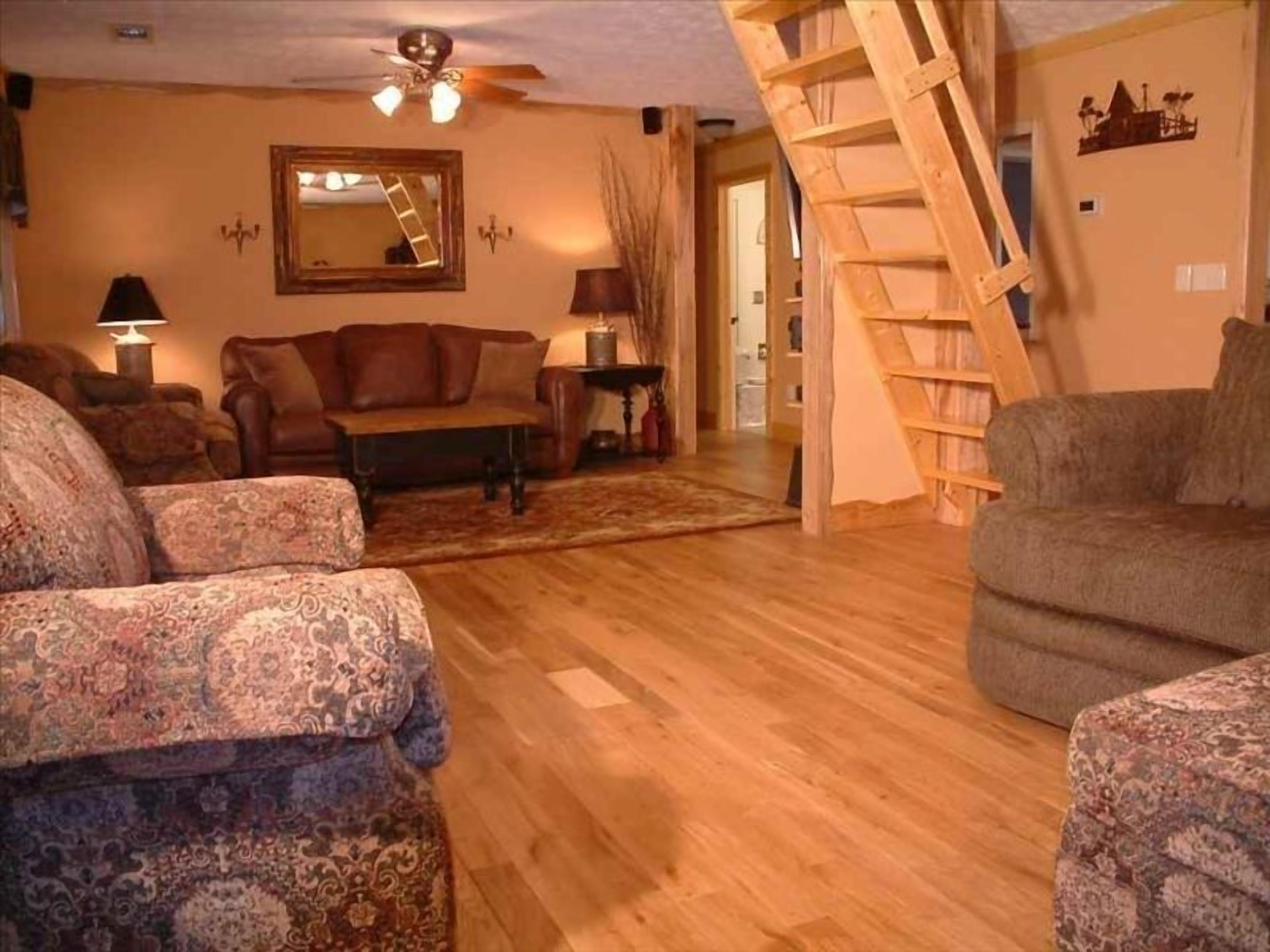 5 Star Beauty, Cozy Elegance, Privacy and One Amazing Hot Tub Pavilion