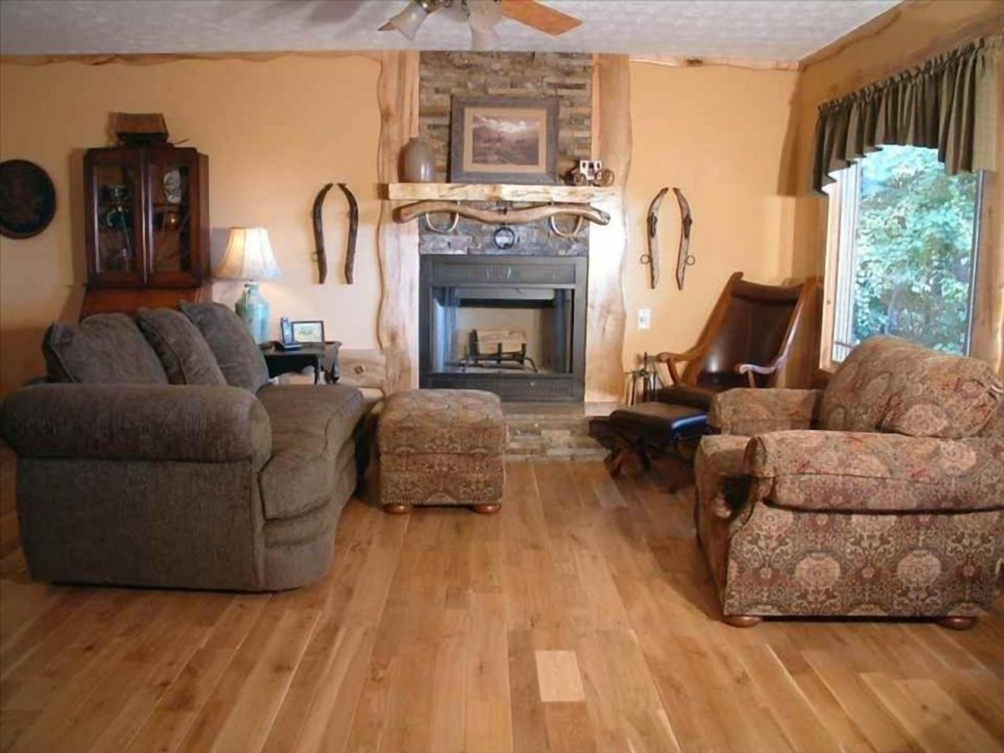 5 Star Beauty, Cozy Elegance, Privacy and One Amazing Hot Tub Pavilion