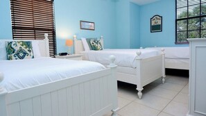 4 slaapkamers, een strijkplank/strijkijzer, gratis wifi, beddengoed