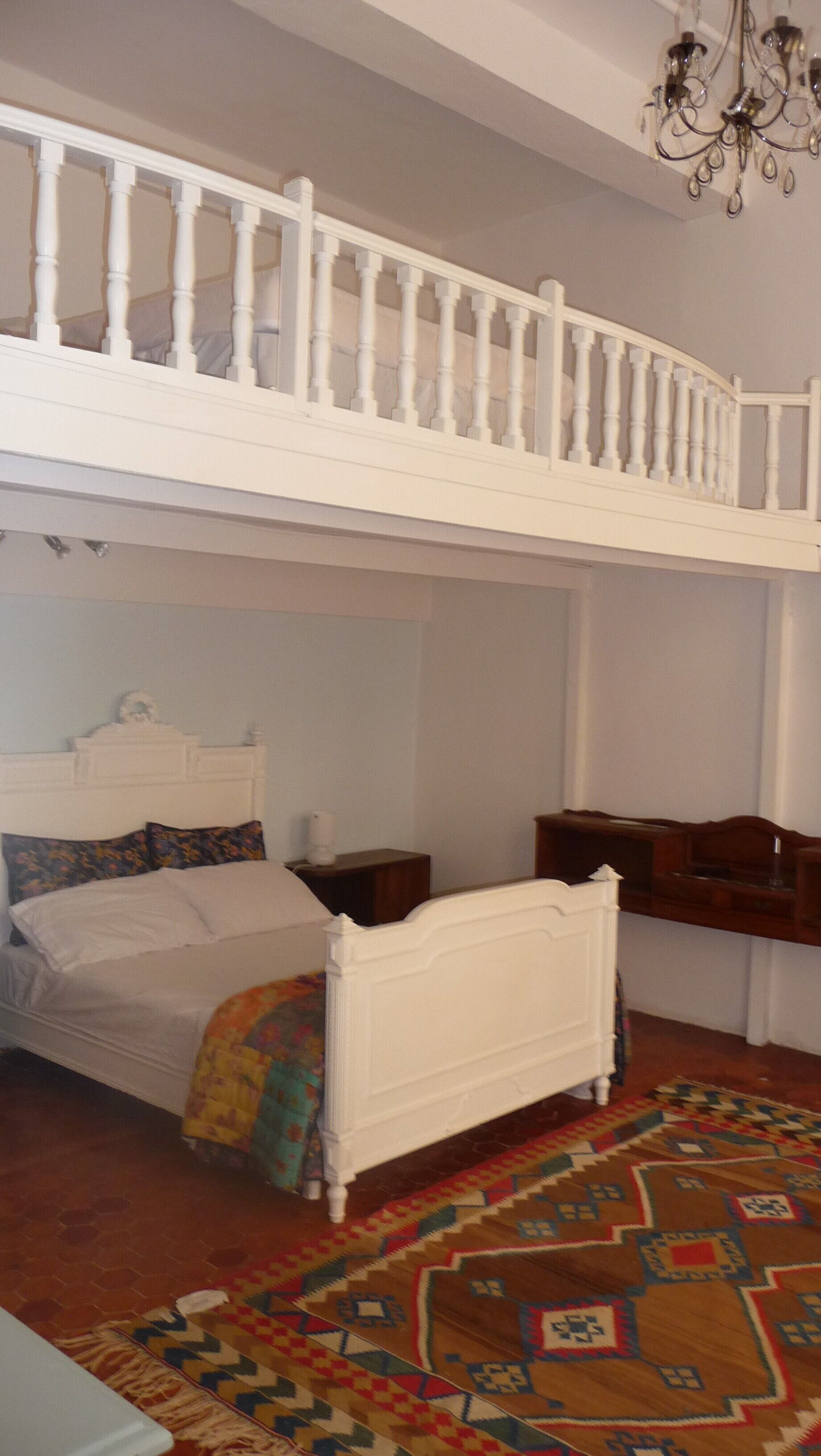 Sunny, spacious and chic in the heart of old town Nice