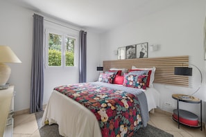 4 bedrooms, desk, iron/ironing board, free WiFi
