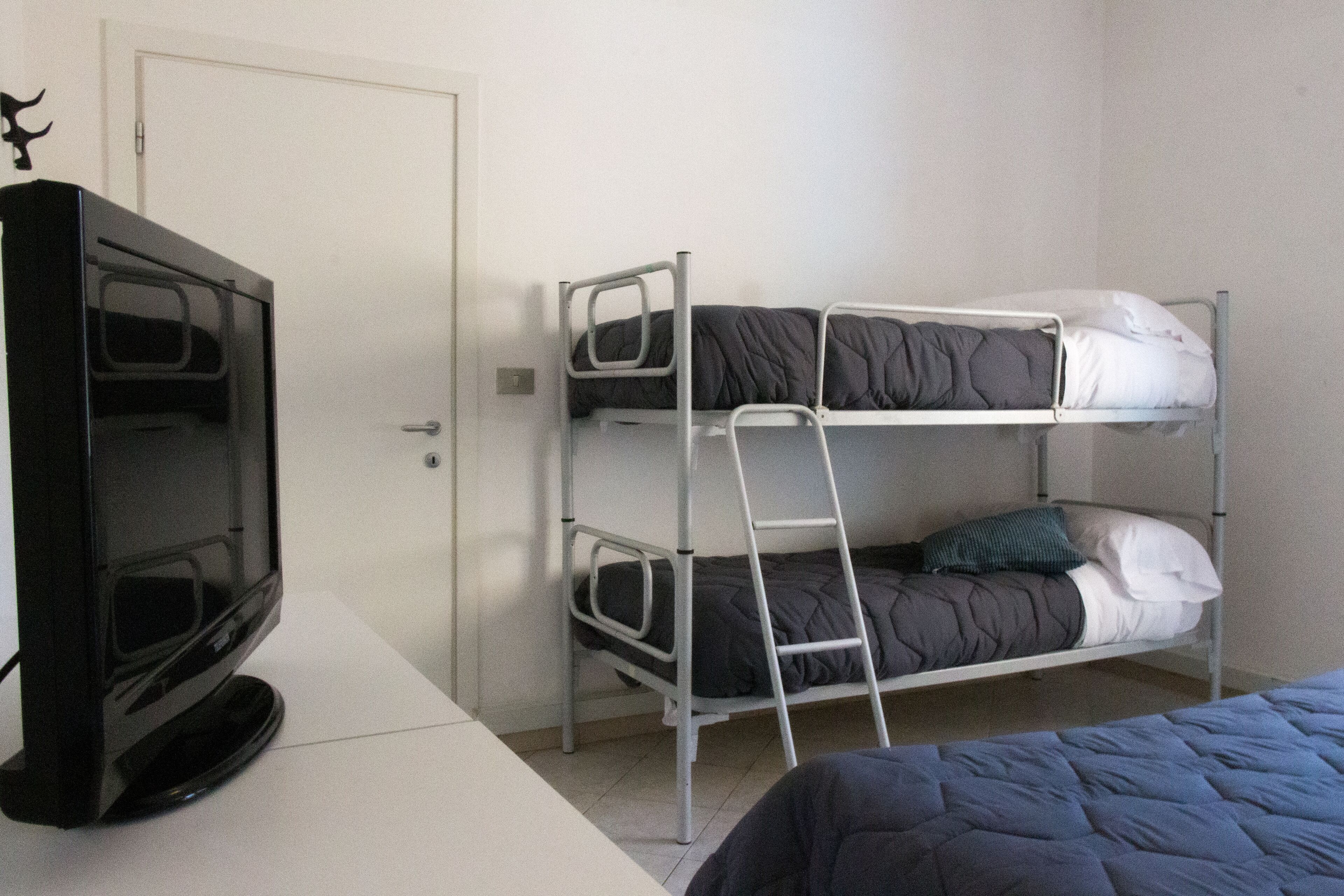 Connected direclly km 1,3 with a cycleway to the centre ,sea and tourist port