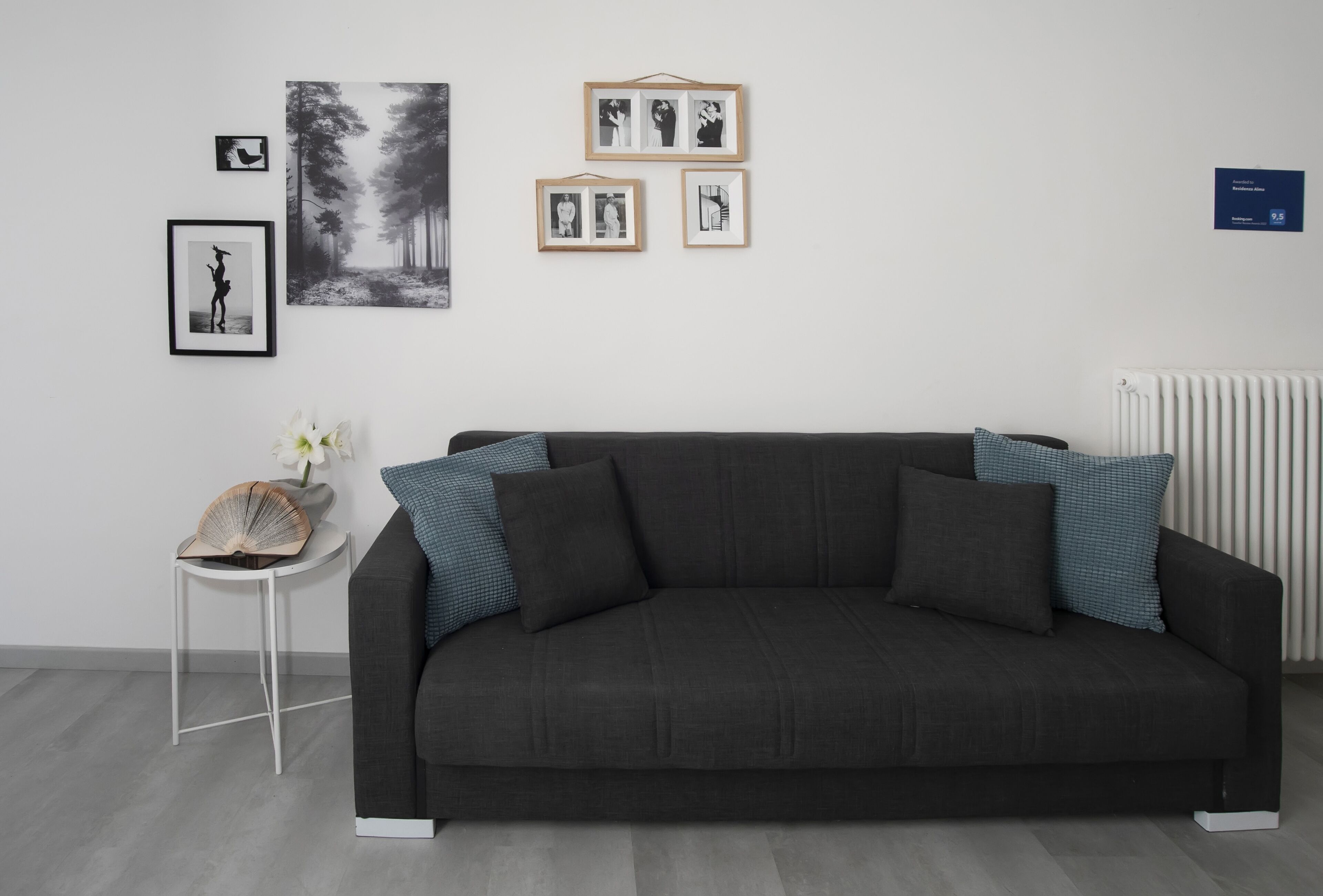 Connected direclly km 1,3 with a cycleway to the centre ,sea and tourist port