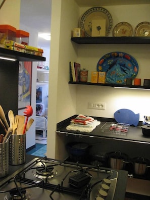 Fridge, microwave, oven, stovetop - Camogli - Charming Apartment Right Over the Sea (Camogli)