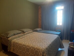 3 bedrooms, iron/ironing board, WiFi, bed sheets