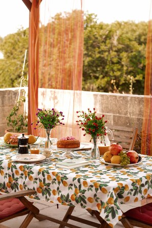 Outdoor dining - Otranto: Mansion in farm close to Otranto (Otranto)