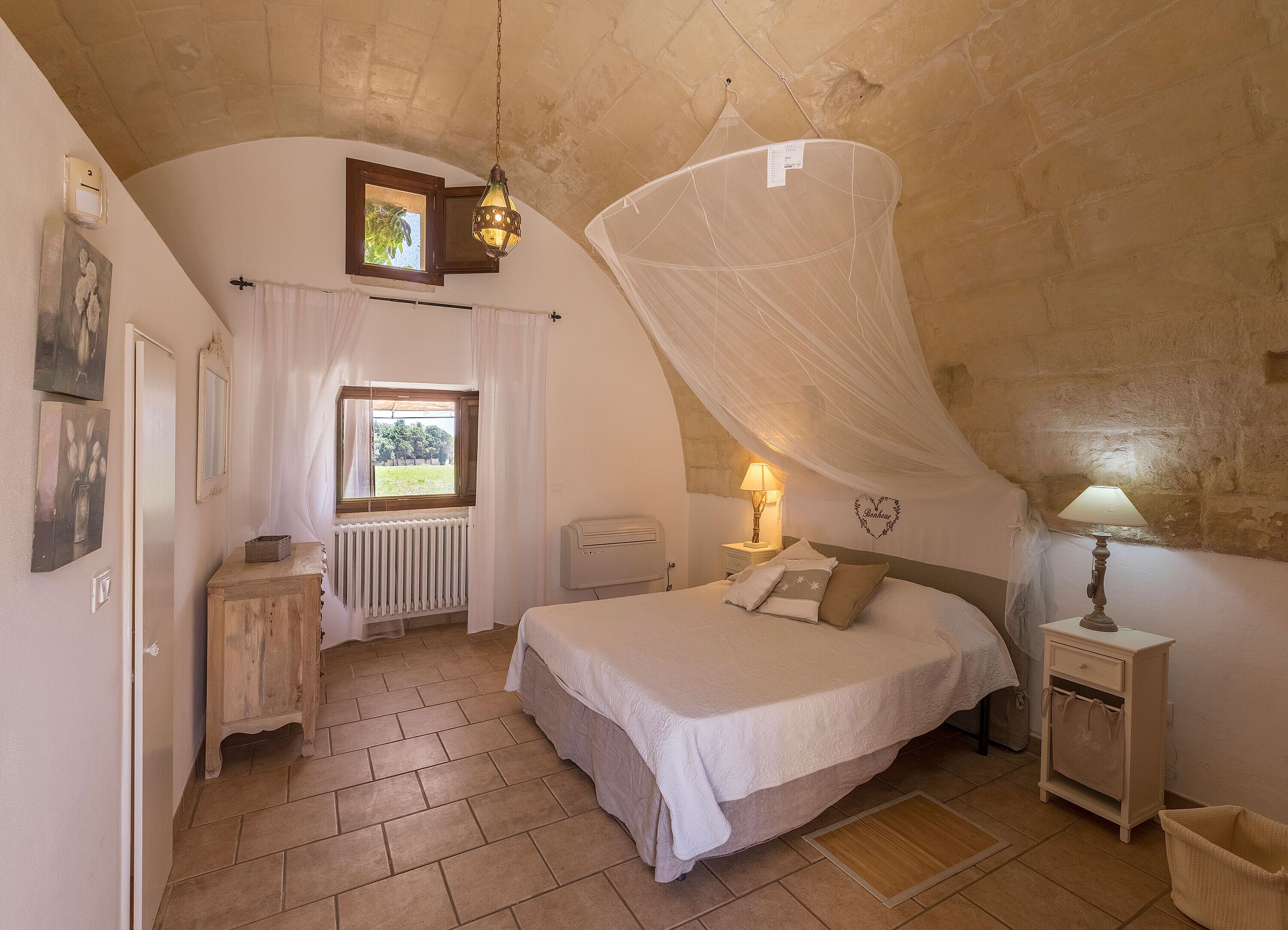 1 chambre, fer et planche à repasser, draps fournis