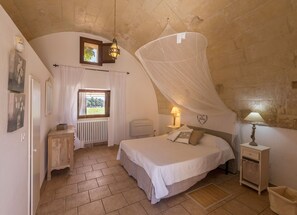 1 bedroom, iron/ironing board, bed sheets - Otranto: Mansion in farm close to Otranto (Otranto)