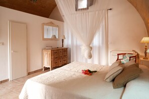 1 bedroom, iron/ironing board, bed sheets